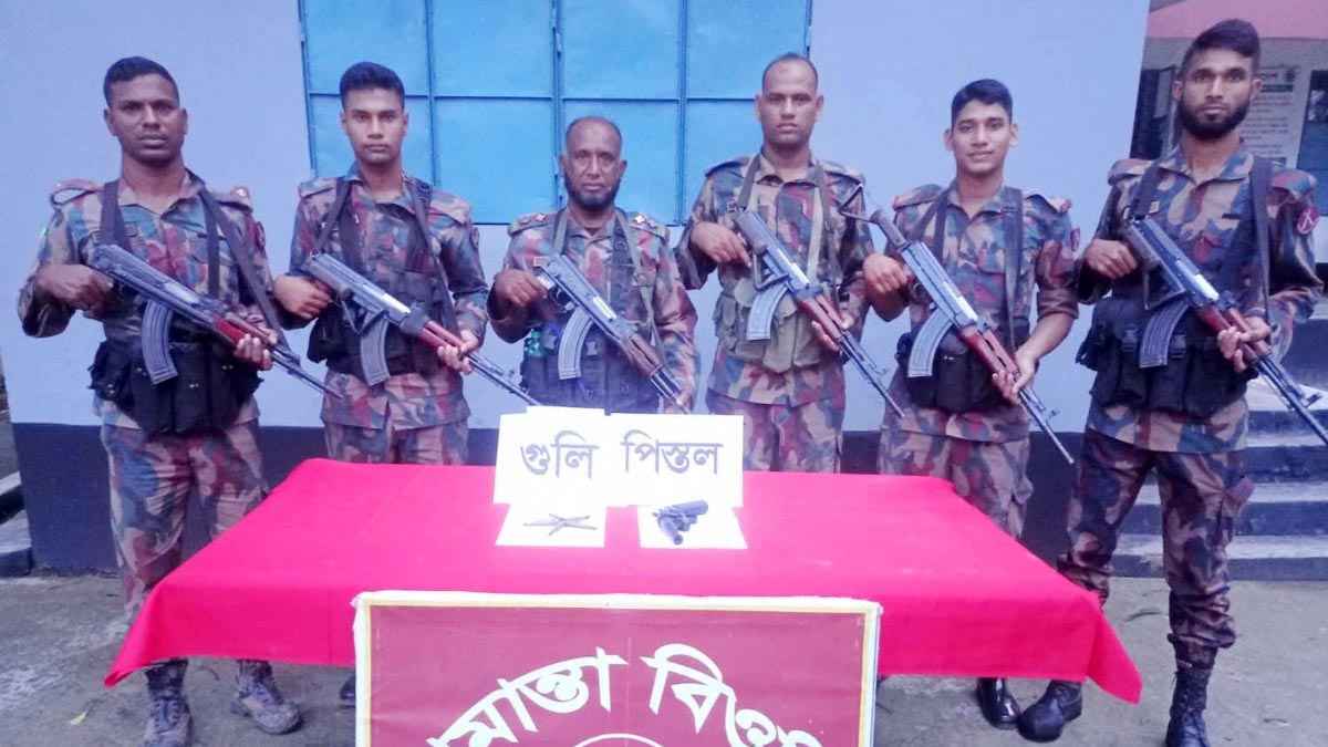 ঝিনাইদহ সীমান্তে ভারতীয় পিস্তলসহ গুলি রেখে পালালো দুই দুর্বৃত্ত