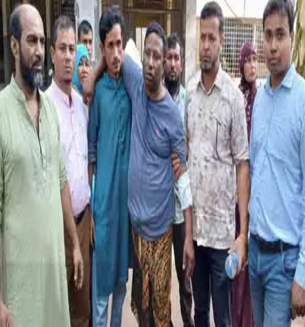 উলিপুর পৌরসভায় বিল্ডিং কোড অমান্য করে ভবন নির্মাণের প্রতিবাদ জানাতে গিয়ে গুরুতর আহত