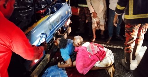 নাটোরে থেমে থাকায় পিকাআপের সাথে অপর পিকাআপের ধাক্কায় চালক ও সহকারি নিহত