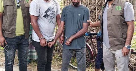 ঝিনাইদহ ডিবি পুলিশের অভিযানে বিপুল পরিমান মাদকদ্রব্য ফেন্সিডিলসহ ০২জন আটক