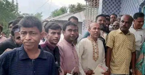 বগুড়ার কাহালু পৌর এলাকায় তারেক রহমানের ৩১ দফার লিফলেট বিতরণ
