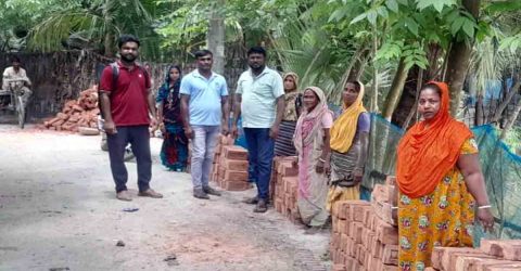 কয়রায অগ্রগতি সংস্থার পানি সংরক্ষনে ট্যাংকি স্থাপনের মালামাল বিতরণ