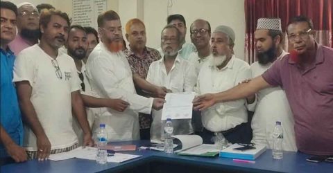 শেরপুর চেম্বার অব কমার্স অ্যান্ড ইন্ডাস্ট্রির দ্বিবার্ষিক নির্বাচনে উৎসবমুখর পরিবেশে মনোনয়নপত্র বিক্রি হয়েছে। দীর্ঘ ৭ বছর পর নির্বাচনের মাধ্যমে প্রতিনিধি নির্বাচনের সুযোগ পেয়ে উল্লেখযোগ্য সংখ্যাক প্রার্থী মনোনয়ন পত্র সংগ্রহ করেছেন। ২৩ জুলাই বিকেল ৪টা থেকে রাত ৮টা পর্যন্ত মনোনয়ন ফরম বিক্রি করা হয়।