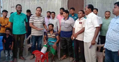 সাবেক সংসদ সদস্য তুহিনের পক্ষ থেকে সড়ক দুর্ঘটনায় পা ভেঙে যাওয়া ব্যক্তিকে আর্থিক সহায়তা