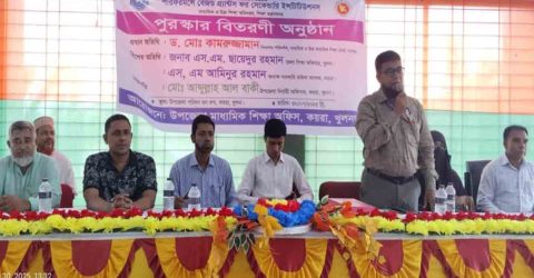 কয়রায় পারফরম্যান্স বেইজড গ্রান্ট প্রদান অনুষ্ঠানে কৃতি শিক্ষার্থীদের মাঝে পুরস্কার বিতরণ