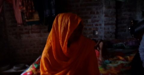 ভাঙ্গায় স্বামীর স্বীকৃতির দাবীতে প্রবাসীর বাড়ীতে তরুণীর অবস্থান