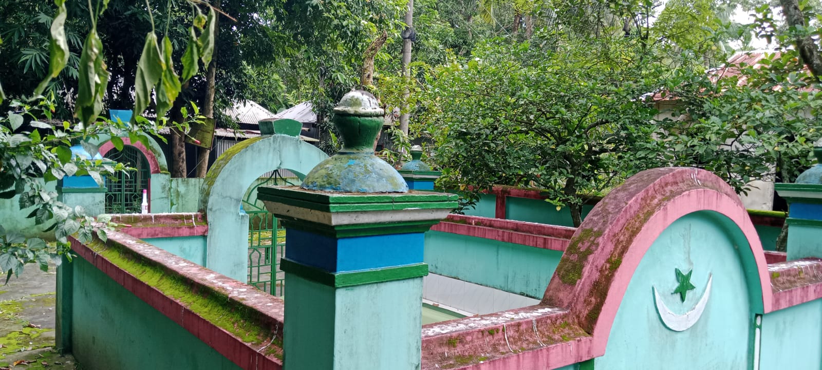 হবিগঞ্জে প্রভাবশালী,র দখলে হযরত আব্দুল্লাহ খাঁন এর মাজার