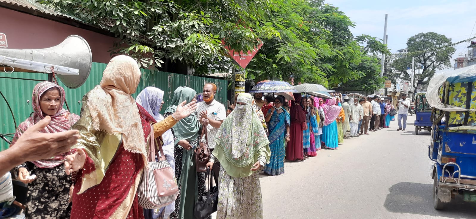 কুড়িগ্রামে কিন্ডারগার্টেন ও বেসরকারি স্কুল শিক্ষার্থীদের  ৫ম শ্রেণির বৃত্তি পরীক্ষায় অংশগ্রহণের সুযোগ প্রদানের দাবিতে মানববন্ধন অনুষ্ঠিত