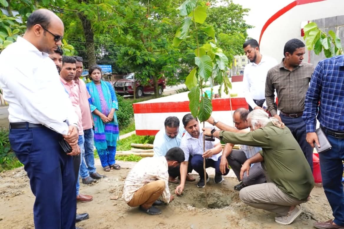 শেরপুরে বৃক্ষমেলা এর সমাপনী এবং জুলাই গণঅভ্যুত্থানে শহীদদের স্মরণে বৃক্ষরোপণ কর্মসূচি অনুষ্ঠিত