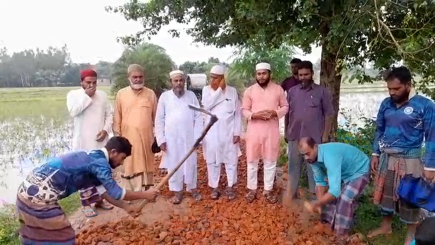 জয়পুরহাটে জামায়াতের নিজস্ব অর্থায়নে ৩৫০ ফিট রাস্তা সংস্কার কাজের উদ্বোধন