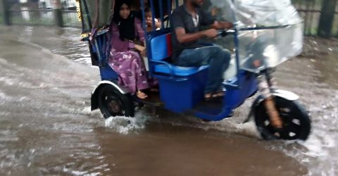 মুষলধারে বৃষ্টিতে ডুবল নোয়াখালী, জলাবদ্ধতায় দুর্ভোগ চরমে