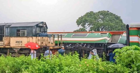 লালমনিরহাটে দুই ট্রেনের সংঘর্ষে কোন হতাহতে হয়নি
