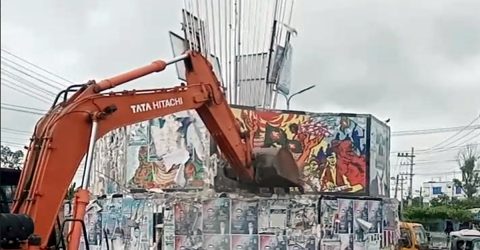 জামালপুরে ভেঙে ফেলা হচ্ছে বিজয় চত্বর; স্থাপিত হবে জুলাই স্মৃতি স্তম্ভ