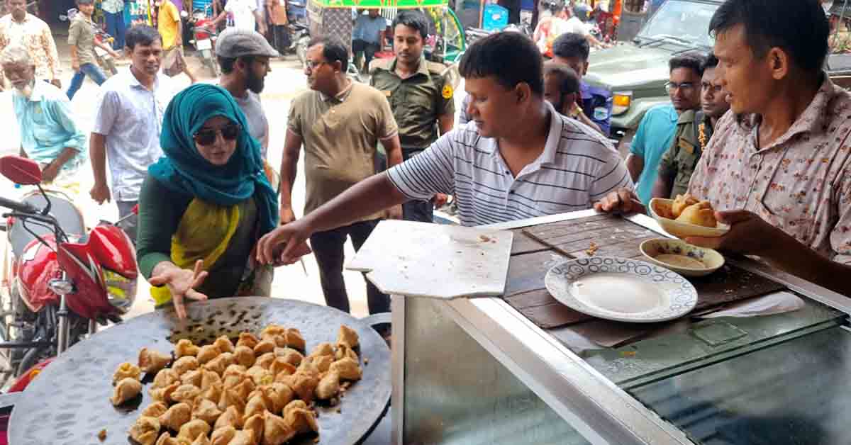 ধামইরহাটে রেস্তোরাঁয় নোংরা পরিবেশ ও বাসি খাবার রাখায় ইউএনওর জরিমানা