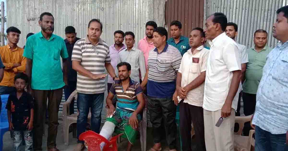 সাবেক সংসদ সদস্য তুহিনের পক্ষ থেকে সড়ক দুর্ঘটনায় পা ভেঙে যাওয়া ব্যক্তিকে আর্থিক সহায়তা