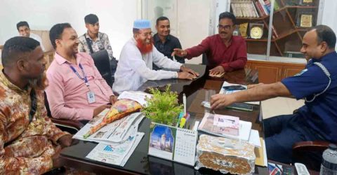 বেলকুচি থানার ভারপ্রাপ্ত কর্মকর্তার সঙ্গে বাংলাদেশ প্রেসক্লাব বেলকুচি উপজেলা শাখার নবনির্বাচিত কমিটির শুভেচ্ছা বিনিময়