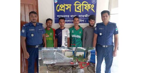 শ্যামনগর থানা পুলিশের অভিযানে অন্তঃ জেলার ভ্যান চোর চক্রের ০৪ সদস্য গ্রেফতার,  ০২ টি ইঞ্জিন ভ্যান ও ০৮ টি ব্যাটারী  উদ্ধার