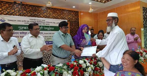 কলমাকান্দায় মাধ্যমিক শ্রেষ্ঠ শিক্ষার্থীদের পুরস্কার বিতরণী অনুষ্ঠান