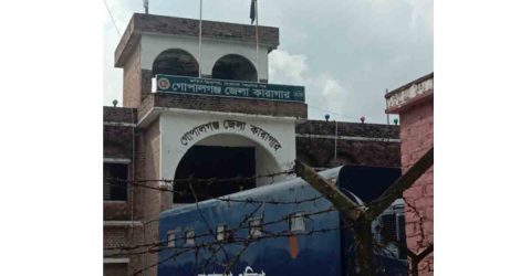 গোপালগঞ্জ কারাগারে চুরি: কারারক্ষীর বাসা থেকে হাতকড়া ও সরকারি সরঞ্জাম উদ্ধার