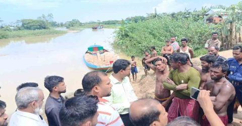 মহাদেও নদে ভ্রাম্যমাণ আদালত পরিচালনা — ৫০ হাজার টাকা জরিমানা ও বালু জব্দ