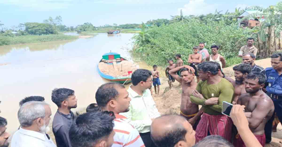 মহাদেও নদে ভ্রাম্যমাণ আদালত পরিচালনা — ৫০ হাজার টাকা জরিমানা ও বালু জব্দ
