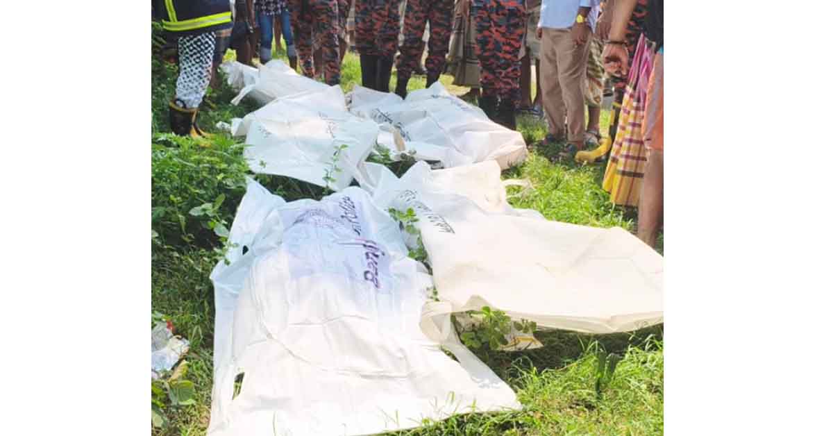বড়াইগ্রামে ট্রাক- মাক্রোবাসের মুখোমুখি সংঘর্ষে নিহত ৬
