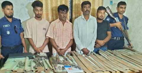 গোবিন্দগঞ্জে যৌথ বাহিনীর অভিযানে বিপুল পরিমান অস্ত্র সহ আটক- ৪