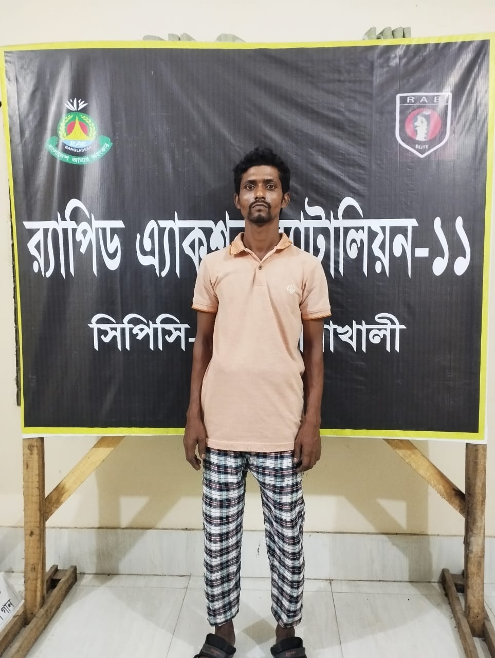 নোয়াখালীতে ১০ বছরের সাজাপ্রাপ্ত পলাতক আসামিকে গ্রেপ্তার করেছে ‌‌র‍্যাব