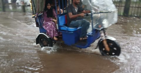 নোয়াখালীতে বেড়েছে পানি, প্রাথমিক বিদ্যালয়ের ক্লাস বন্ধ