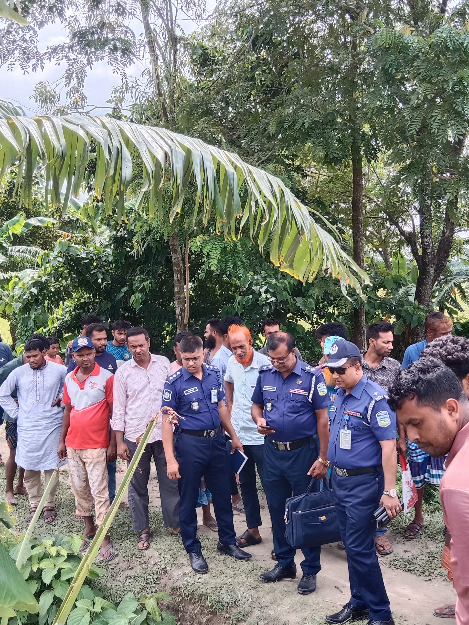 শামুক জানী নদীর ব্রিজ ও উক্ত এলাকা পরিদর্শন করেন কেন্দুয়া সার্কেল সহকারী পুলিশ সুপার গোলাম মোস্তফা