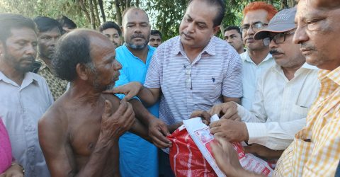 সাবেক সংসদ সদস্য তুহিনের নির্দেশনায় আগুনে পুড়ে যাওয়া পরিবারের পাশে ডিমলা উপজেলা বিএনপি পরিবার