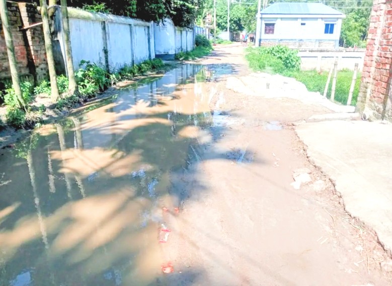 কচুয়াহাট হইতে বোনারপাড়া রাস্তার কাজ কয়েক ধাপে শুরু হলেও মেলেনি কাঙ্ক্ষিত ফলাফল