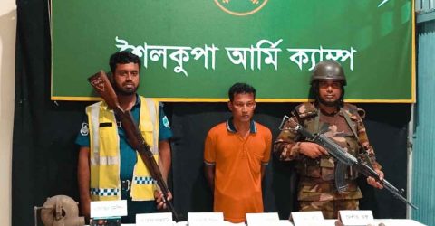 ঝিনাইদহে যৌথবাহিনীর অভিযানে বিপুল পরিমান অস্ত্র উদ্ধার আটক ১ জন