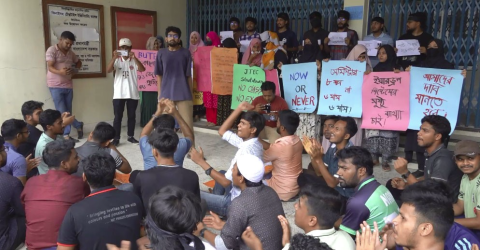 ৭ দফা দাবি আদায়ে ঝিনাইদহ টেক্সটাইল শিহ্মার্থী দের কমপ্লিট শার্টডাউন