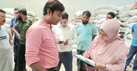 ঝিনাইদহে প্লাস্টিকের বস্তায় চাউল বাজারজাত করায় জরিমানা