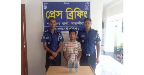 শ্যামনগর থানা পুলিশের বিশেষ অভিযানে  ০২ বোতল বিদেশী মদসহ গ্রেফতার ০১
