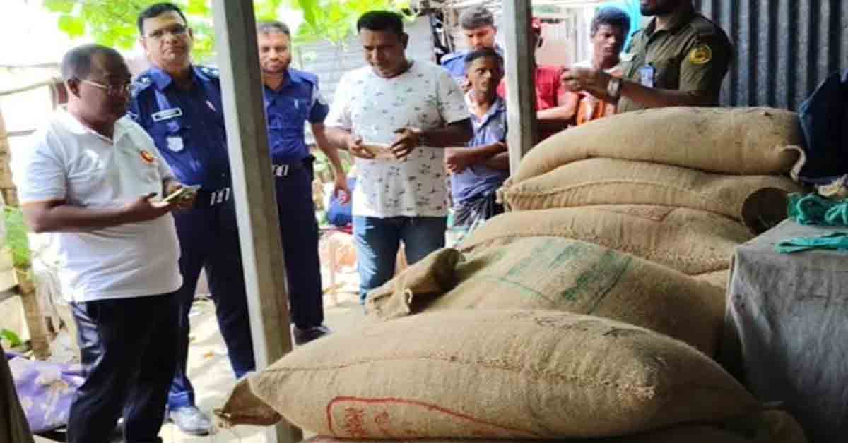 সিরাজগঞ্জের চৌহালী উপজেলার এনায়েতপুরে সরকারি বরাদ্দের ৩৫ বস্তা চাল উদ্ধার করেছে উপজেলা প্রশাসন