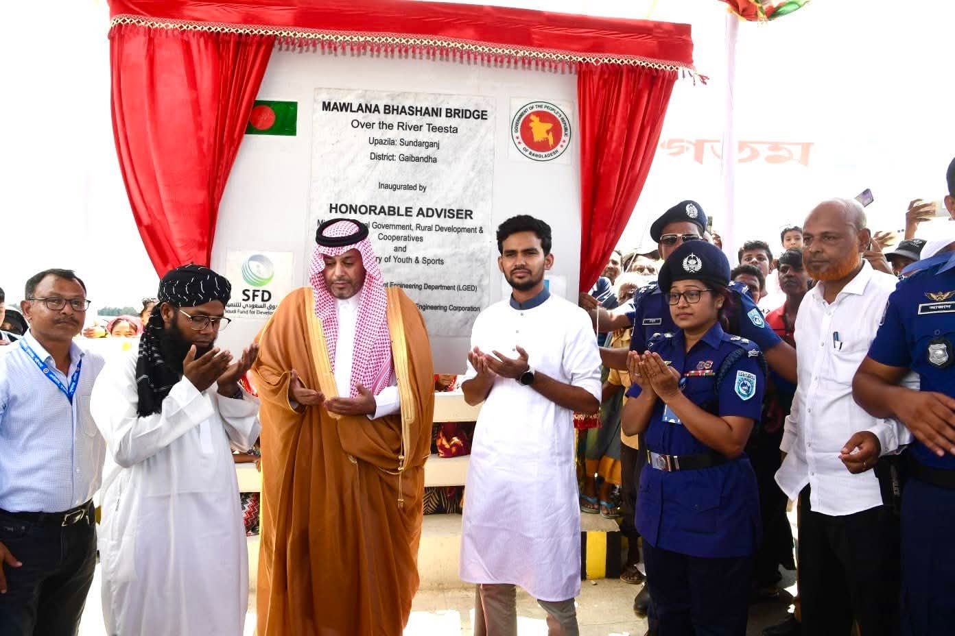 তিস্তা নদীর উপর নির্মিত ১৪৯০ মিটার মওলানা ভাসানী সেতুর ফলক ও ম্যুরাল উন্মোচন