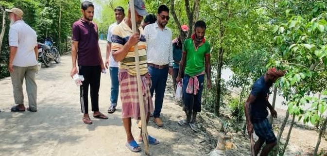শ্যামনগরে অবৈধ পাইপ উচ্ছেদে পানি উন্নয়ন বোর্ডের অভিযান