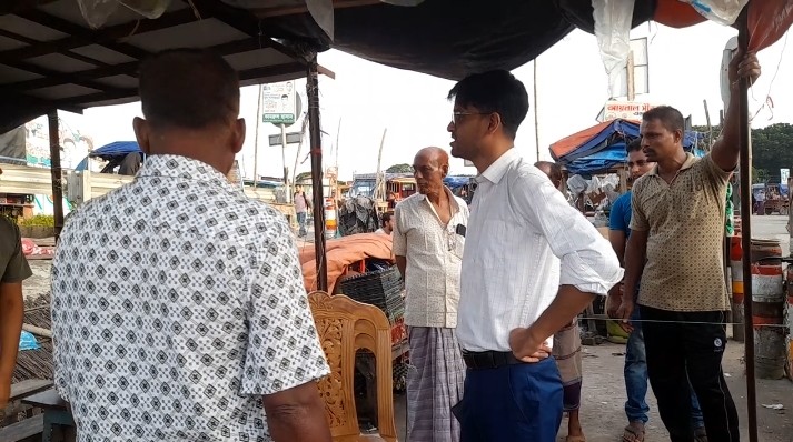 ভাঙ্গায় মহাসড়কের ফুটপাত দখলমুক্ত করতে প্রশাসনের অভিযান