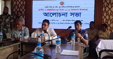 জাতীয় ও আন্তর্জাতিক যুব দিবসে অভিজ্ঞতা সনদ ও চেক বিতরণ