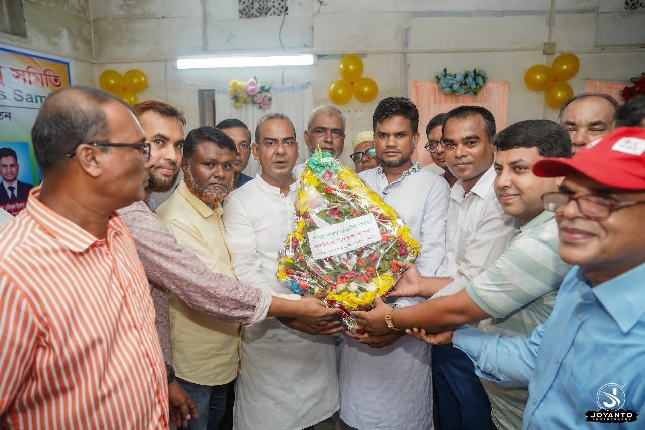 শেরপুরে কেমিস্টস এন্ড ড্রাগিস্টস সমিতির নতুন কমিটিকে ফুলেল শুভেচ্ছা