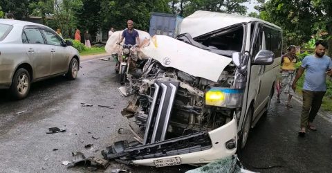 দাশুড়িয়া-ঈশ্বরদী মহাসড়কে মাইক্রোবাস-ট্রাকের সংঘর্ষে ভয়াবহ দুর্ঘটনা