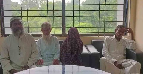 গুরুদাসপুরে অবশেষে অনশনের পর প্রবাসীর স্ত্রীর স্বীকৃতি, ইউএনওর ন্যায়বিচারে সমাধান