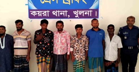 কয়রায় পুলিশের অভিযানে ৭ ওয়ারেন্টভুক্ত আসামি গ্রেপ্তার