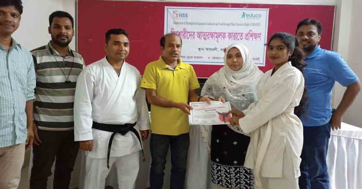 বেসরকারি সংস্থা নজরুল স্মৃতি সংসদ এনএসএস এর উদ্যোগে ৬ সপ্তাহ ব্যাপী কারাতে প্রশিক্ষণ