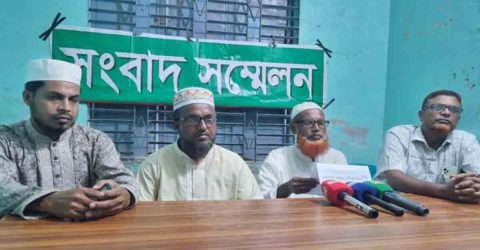 ধামইরহাটে  মারধর ও প্রাণনাশের হুমকির প্রতিবাদে  মাদ্রাসা অধ্যক্ষের সংবাদ সম্মেলন