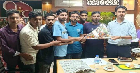 দেবহাটার নবাগত ইউএনওকে সরকারী কেবিএ কলেজ ছাত্রদলের ফুলেল শুভেচ্ছা