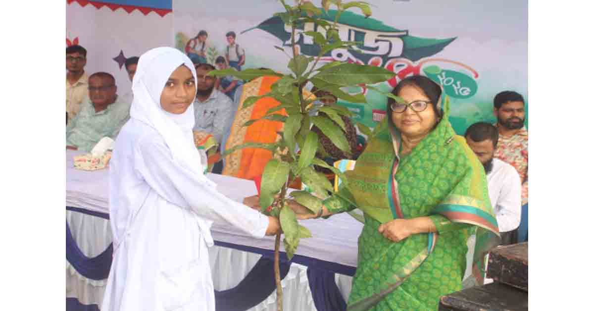 কুড়িগ্রামে সবুজ উৎসবে শতাধিক পরিবেশ প্রেমীর অংশগ্রহণ
