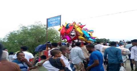 রাণীনগরে ঐতিহ্যবাহী পদ্মা পূজা ও পদ্মা মেলায় মানুষের ঢল